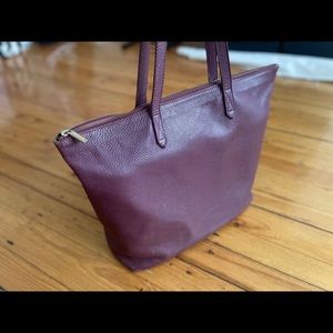 [SOLD] Cuyana leather burgundy zippered tote